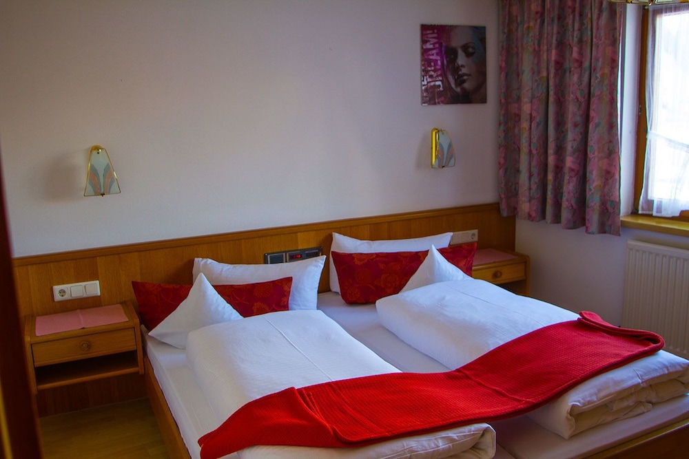 Classic Apartment, 3 Bedrooms, Balcony, Mountain View (excl. 90 EUR cleaning fee) photo 1