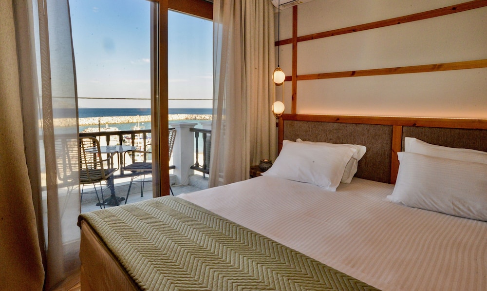 Deluxe Room, Sea View photo 2