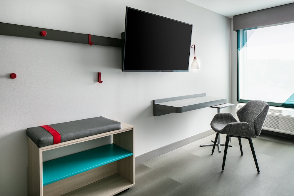 Standard Room, 2 Queen Beds, Accessible Bathtub (Communications) - Photo 6