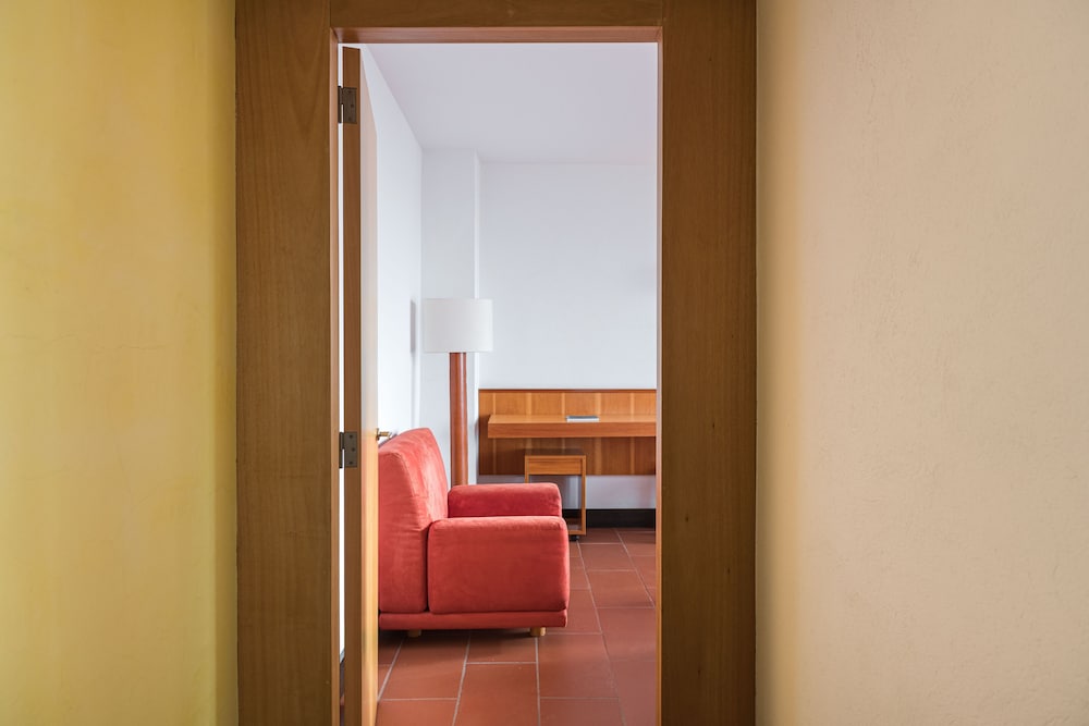 Suite - Photo 23