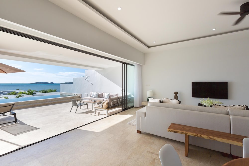2 Bedroom Sea View Pool Suite - Photo 2
