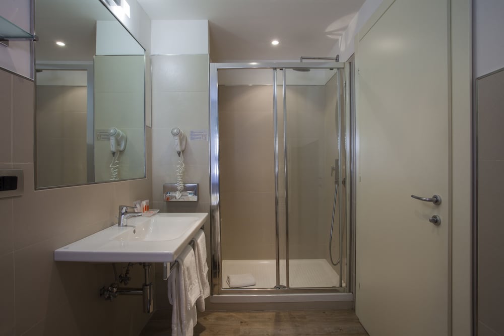 Deluxe Double Room, Partial Sea View - Photo 5