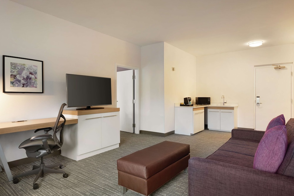 Suite, Accessible - Photo 4