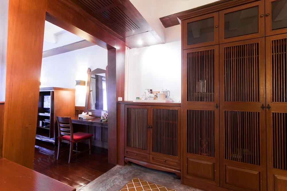 Deluxe Room, Pool Access - Photo 6
