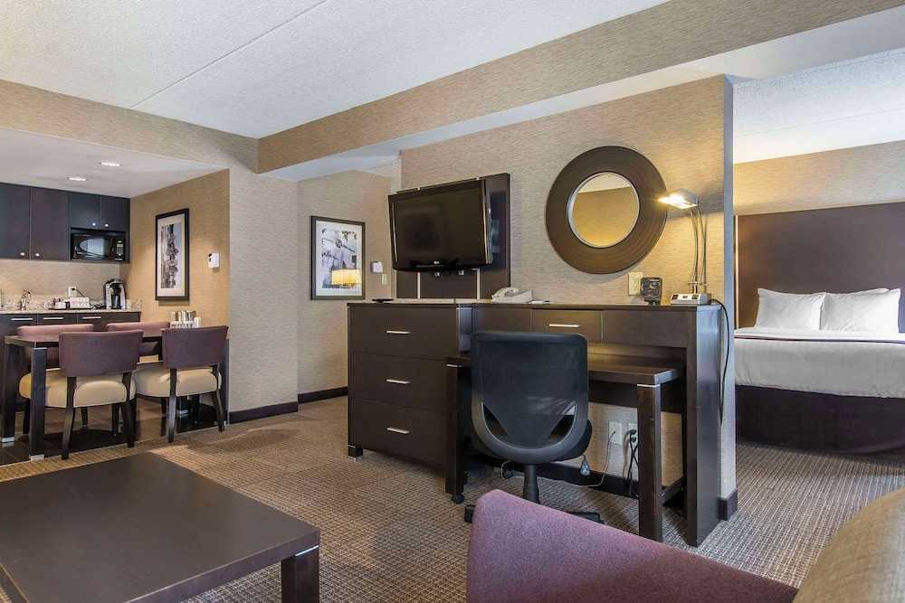 Suite, Multiple Beds, Non Smoking - Photo 5