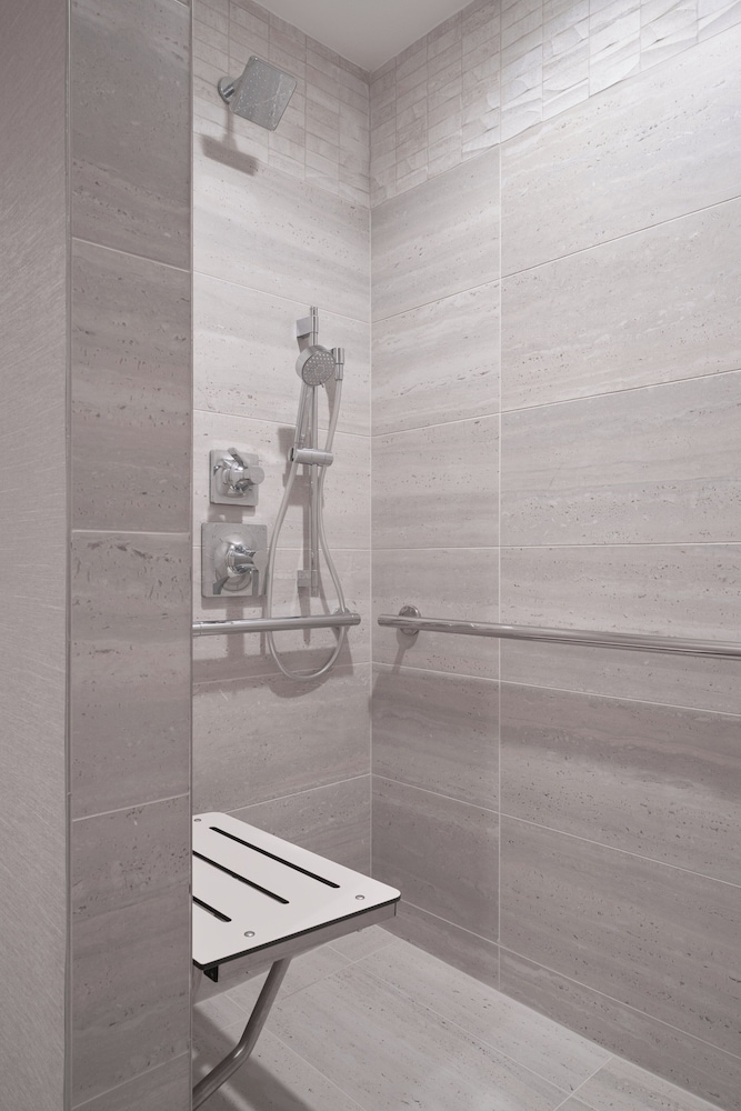 Room, 2 Queen Beds, Mobility Accessible, Patio (Ventana, Roll-In Shower) - Photo 8