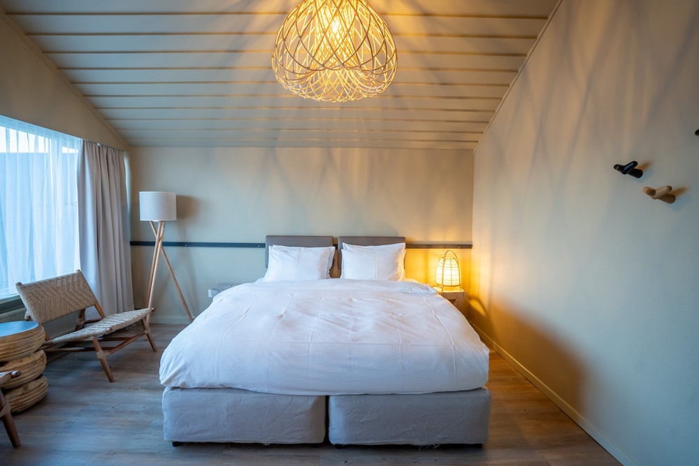 Standard Double or Twin Room with Hot Tub Access - Photo 3