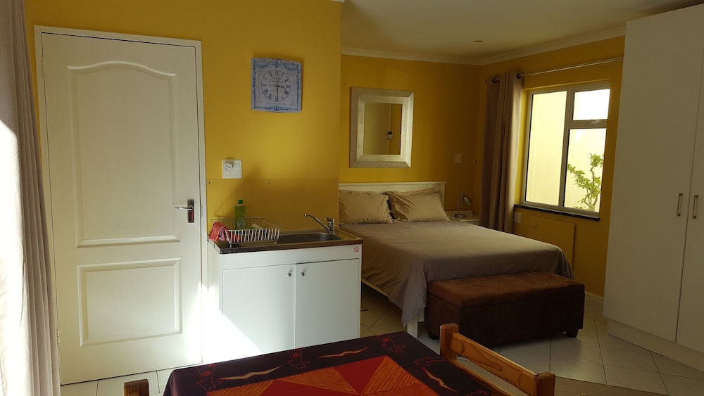 Standard Studio, 1 Queen Bed with Sofa bed, Kitchenette, Garden Area (Cottage Chardonnay)