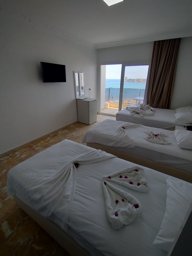 Family Room, Multiple Beds, Sea View, Sea Facing photo 1