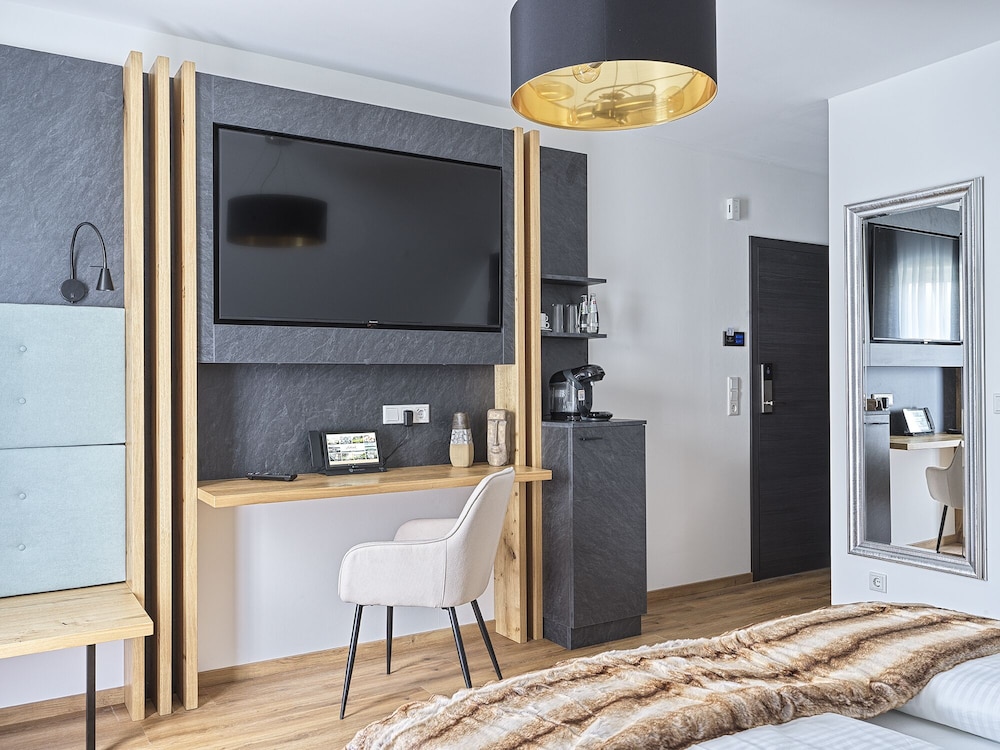 Double Room, Ensuite (Seeblick mit Balkon) - Photo 9
