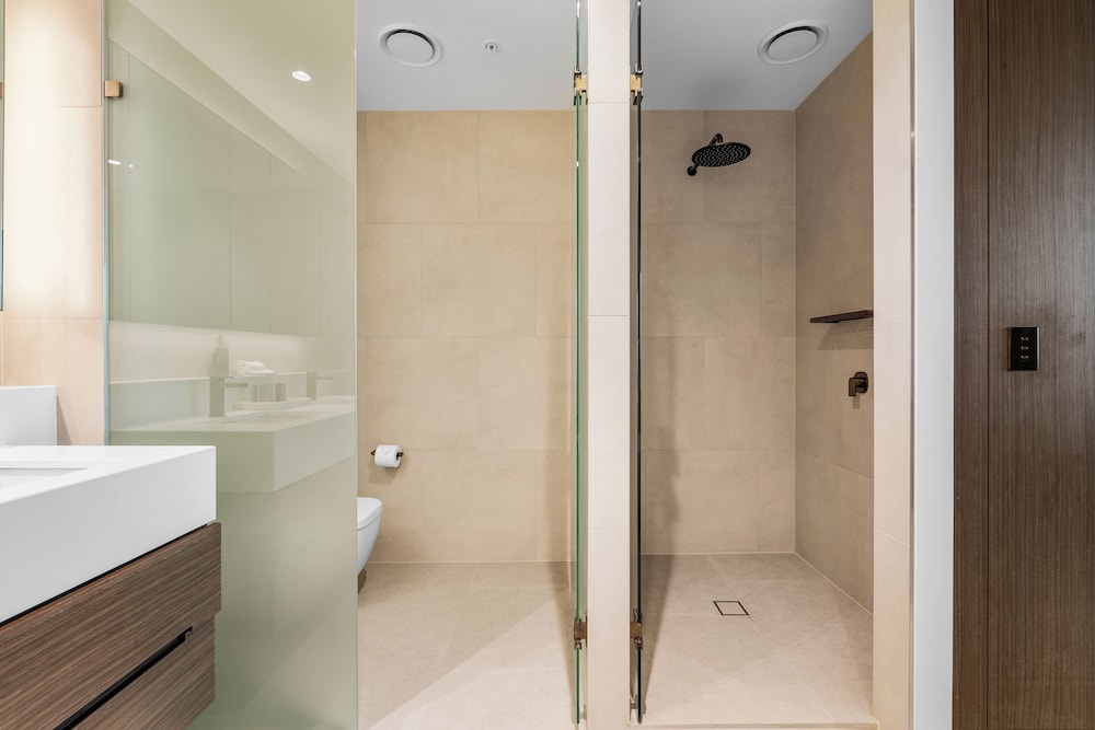 3 Bedroom 3 Bathroom City View Sub Penthouse Apartment