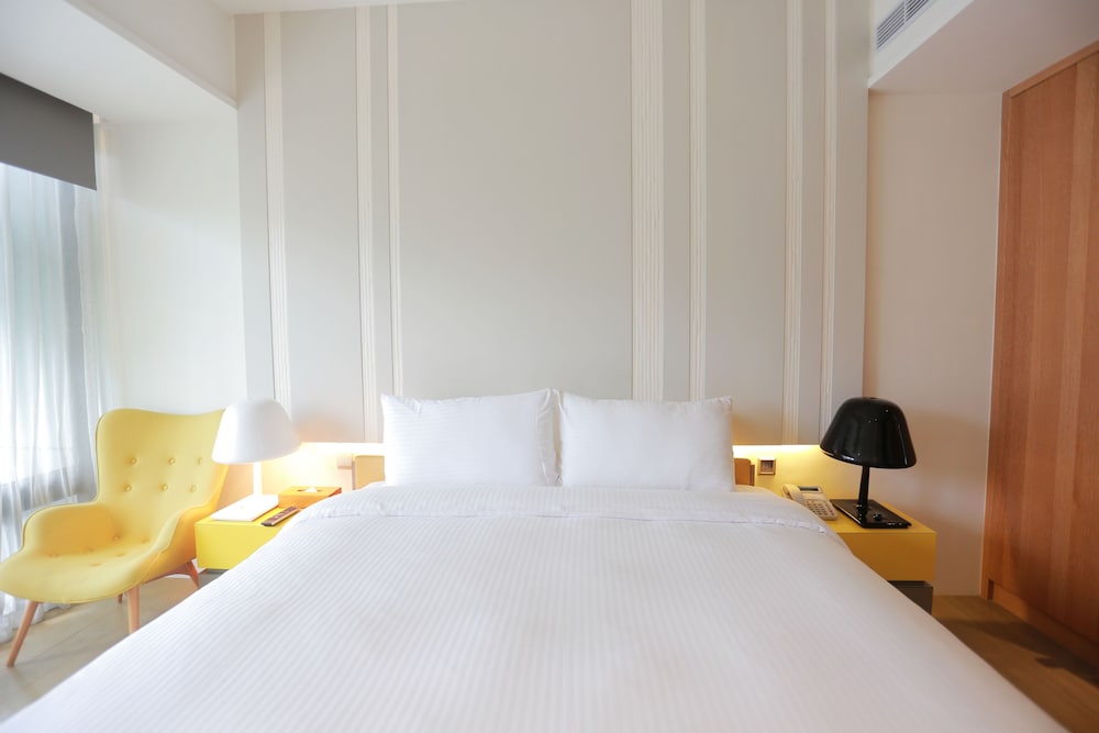 Elite Double Room, 1 Queen Bed, Ensuite photo 3