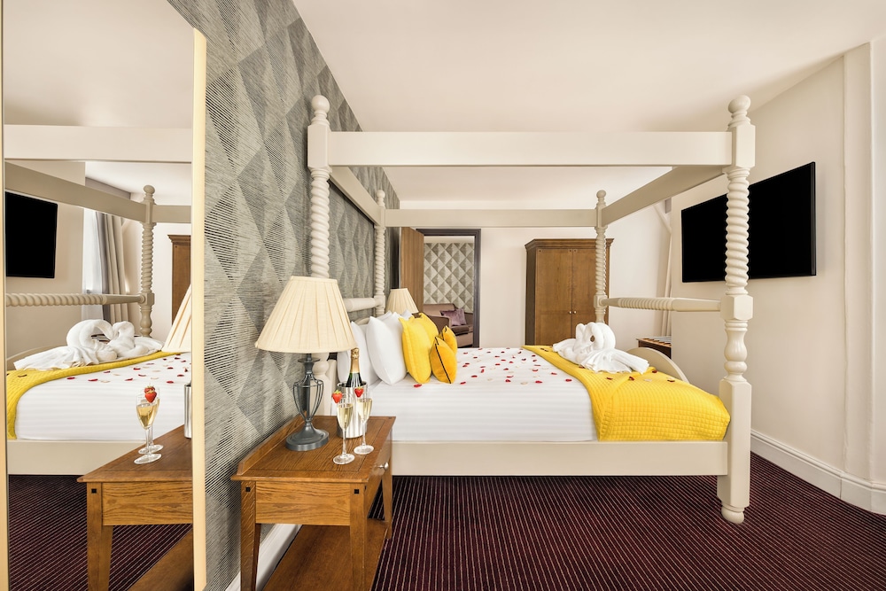 Junior Suite, 1 Double Bed with Sofa bed photo 2