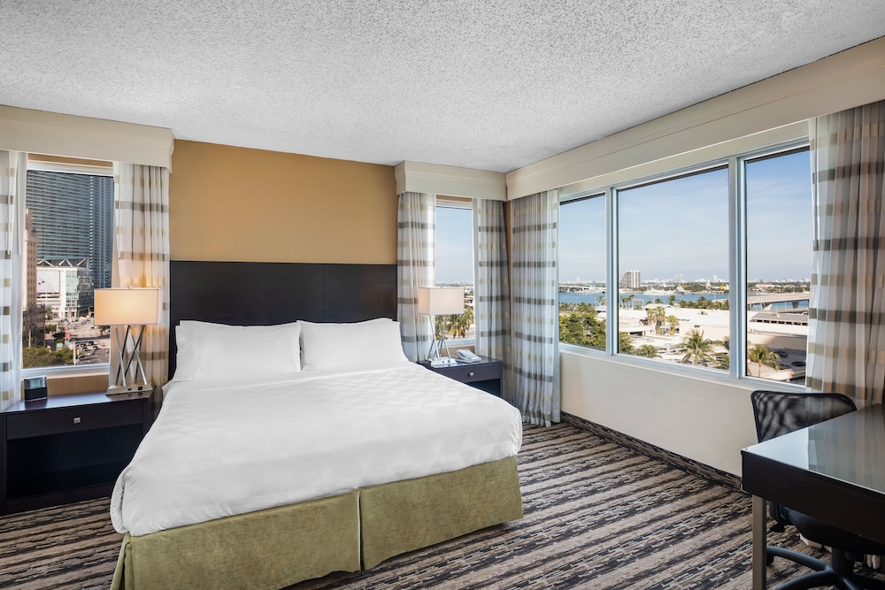 Suite, 1 King Bed (Additional Living and Dining Areas) photo 2