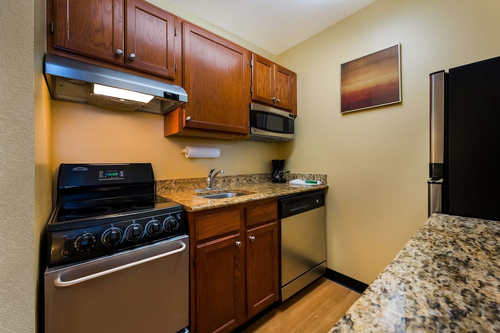 Suite, 1 Queen Bed with Sofa bed, Accessible (Mobility/Hearing Tub One Bedroom) - Photo 10