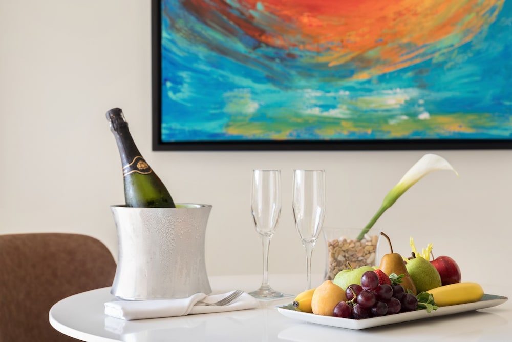 Junior Suite, 1 King Bed, Garden View