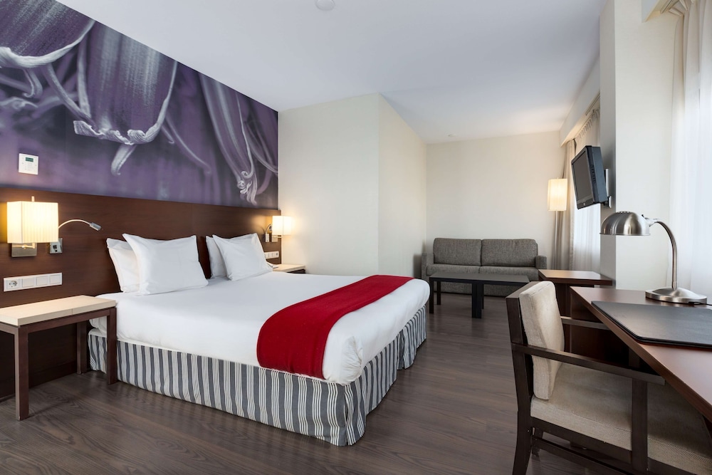 Superior Room (Extra Bed 2 Adults + 1 Child) - Photo 1