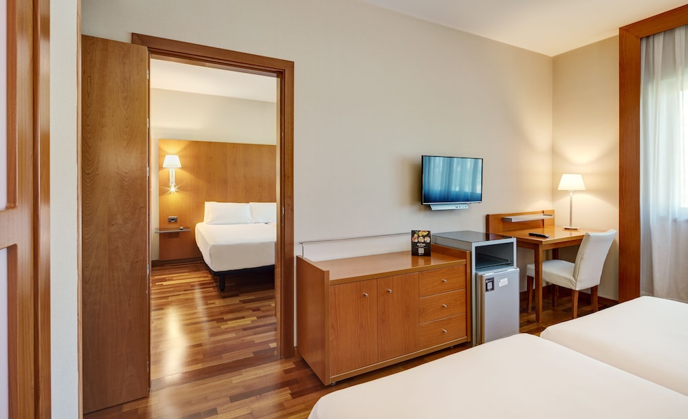 Classic Twin Room - Photo 4