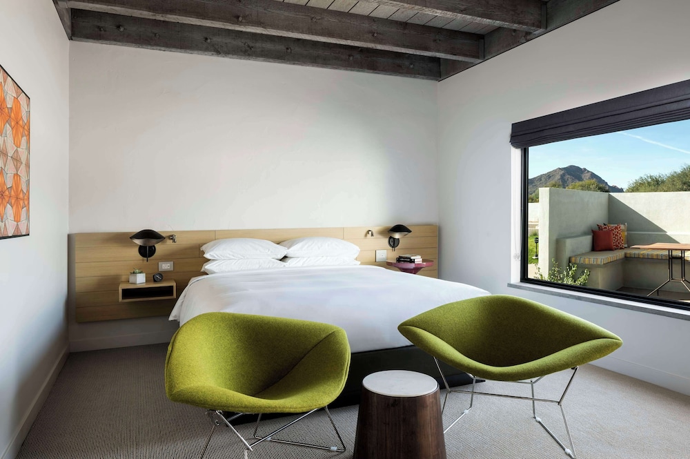 Room, 1 King Bed (Knoll)