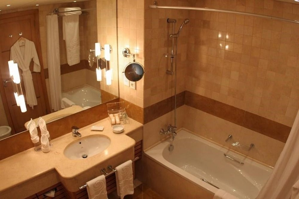 Executive Suite, 1 King Bed, Kitchenette, City View photo 2