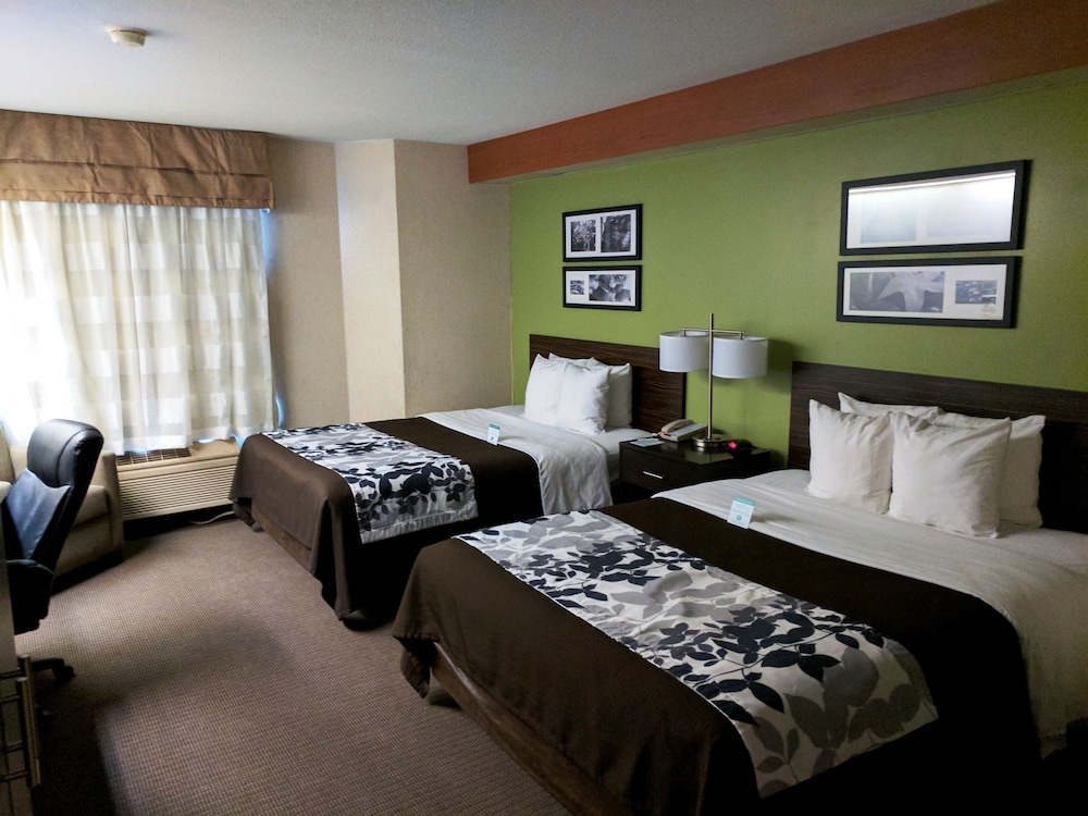 Standard Room, 2 Queen Beds, Non Smoking - Photo 1