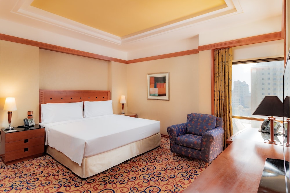 Standard Room, 1 King Bed, Smoking - Photo 1