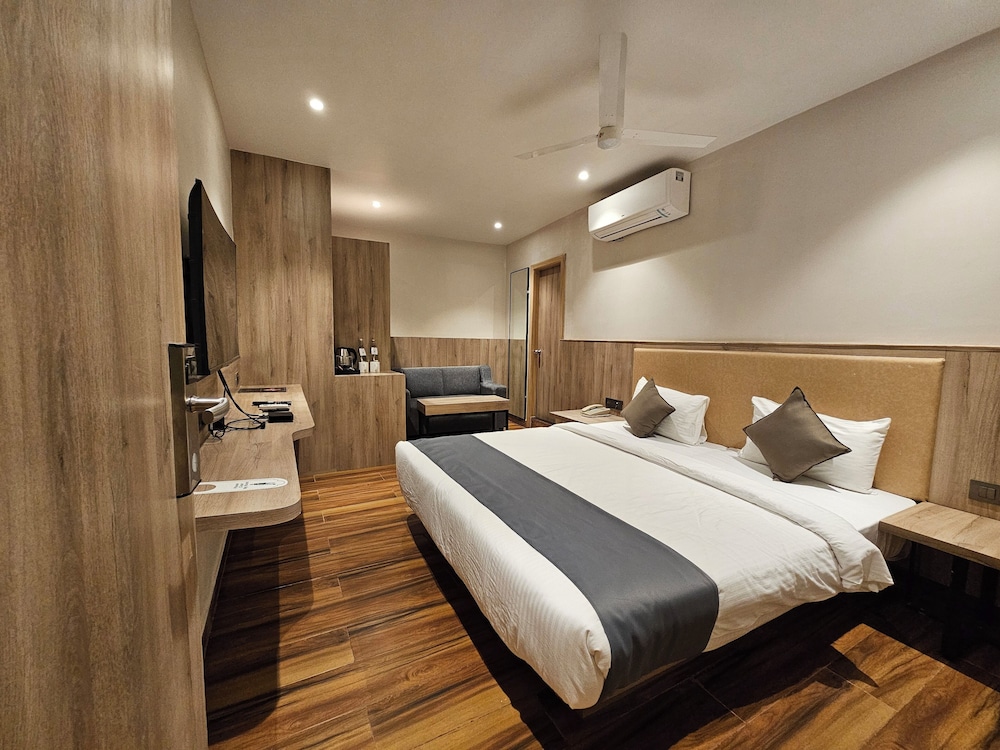Junior Double Room, City View