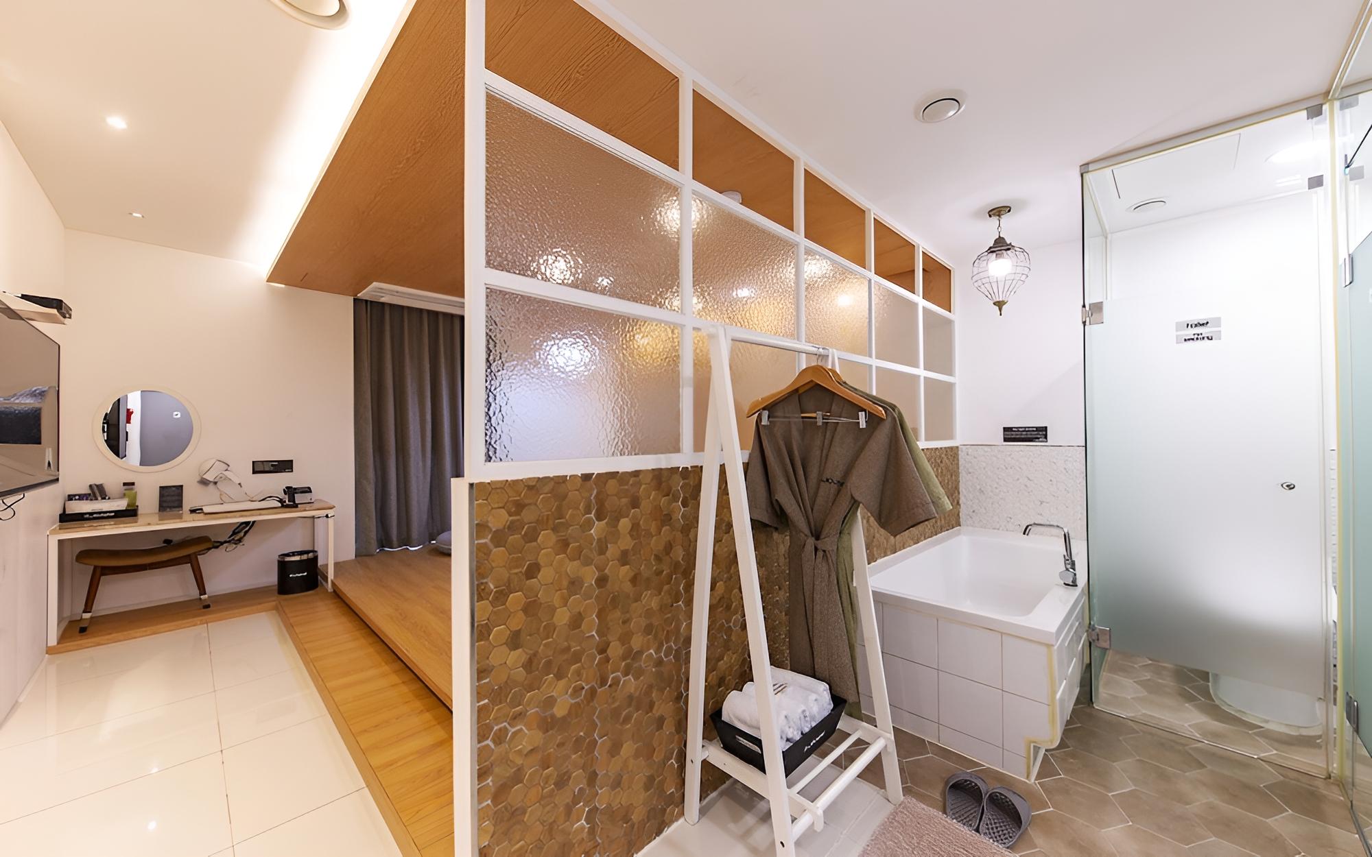 Room (First Superior (No314)) - Photo 6