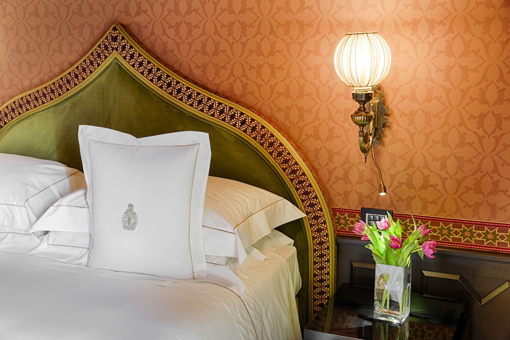 Deluxe Room - Photo 5