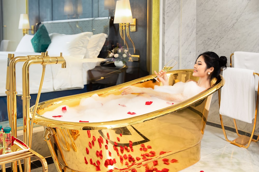 Executive Room (Golden)