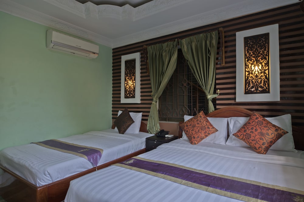 Family Room, 2 Queen Beds, City View