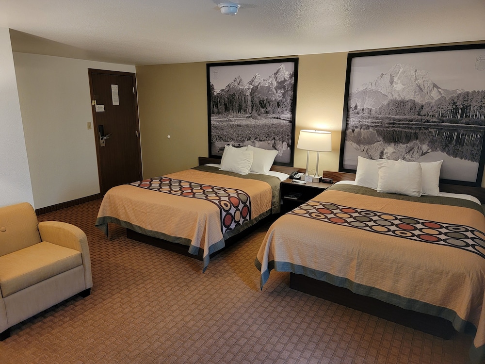 Suite, 2 Queen Beds - Photo 2