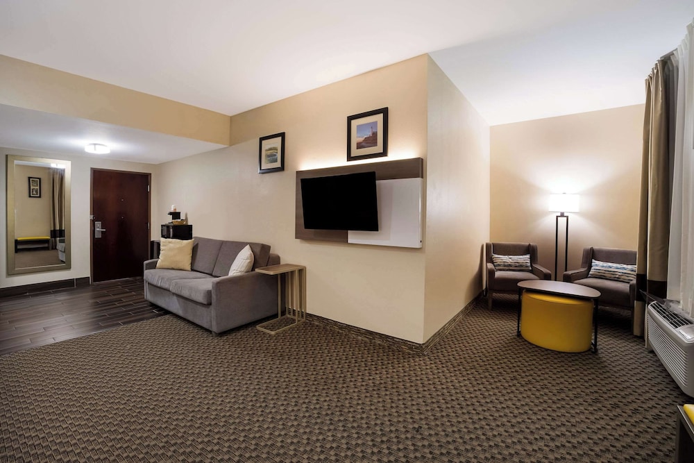 Suite, Multiple Beds, Non Smoking, Jetted Tub photo 3