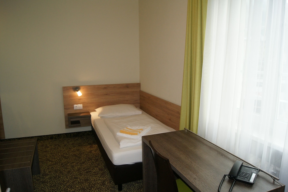 Single Room photo 3