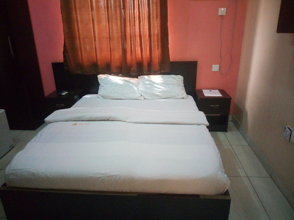 Room (Ebony )
