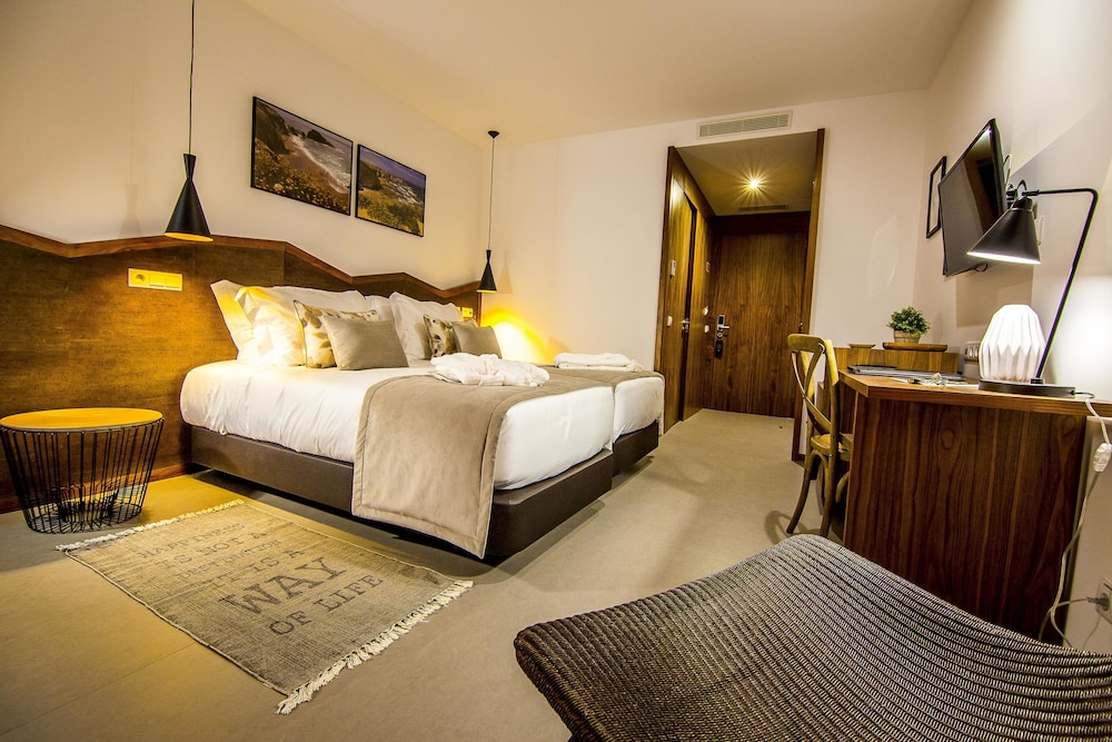 Deluxe Double or Twin Room, Pool View