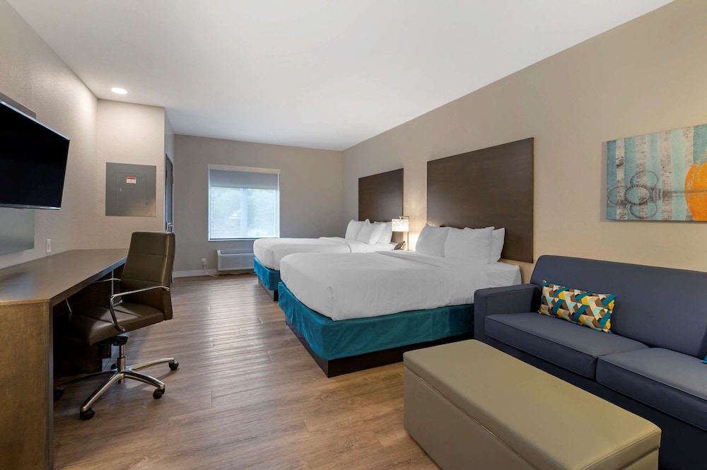 Standard Room, Multiple Beds, Non Smoking photo 1