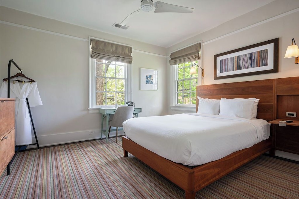 Executive Queen Suite, 1 Queen Bed with Sofa Bed photo 1