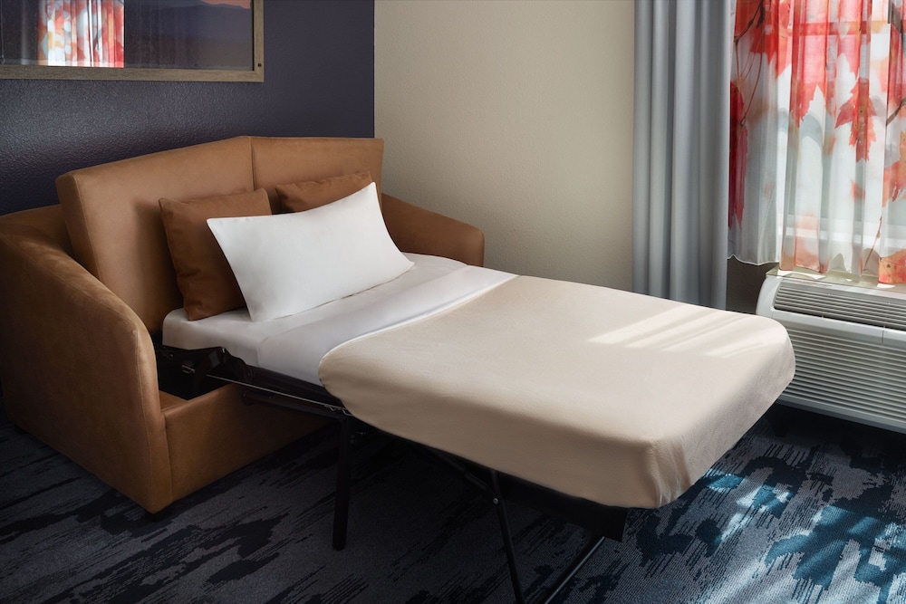 King Room with Roll-in Shower - Mobility Accessible