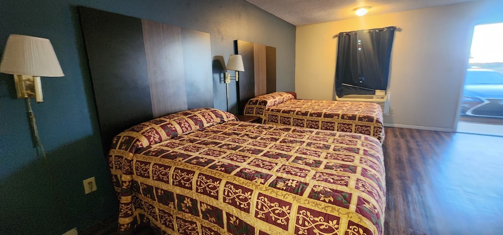 Room, 2 Double Beds, Smoking photo 3