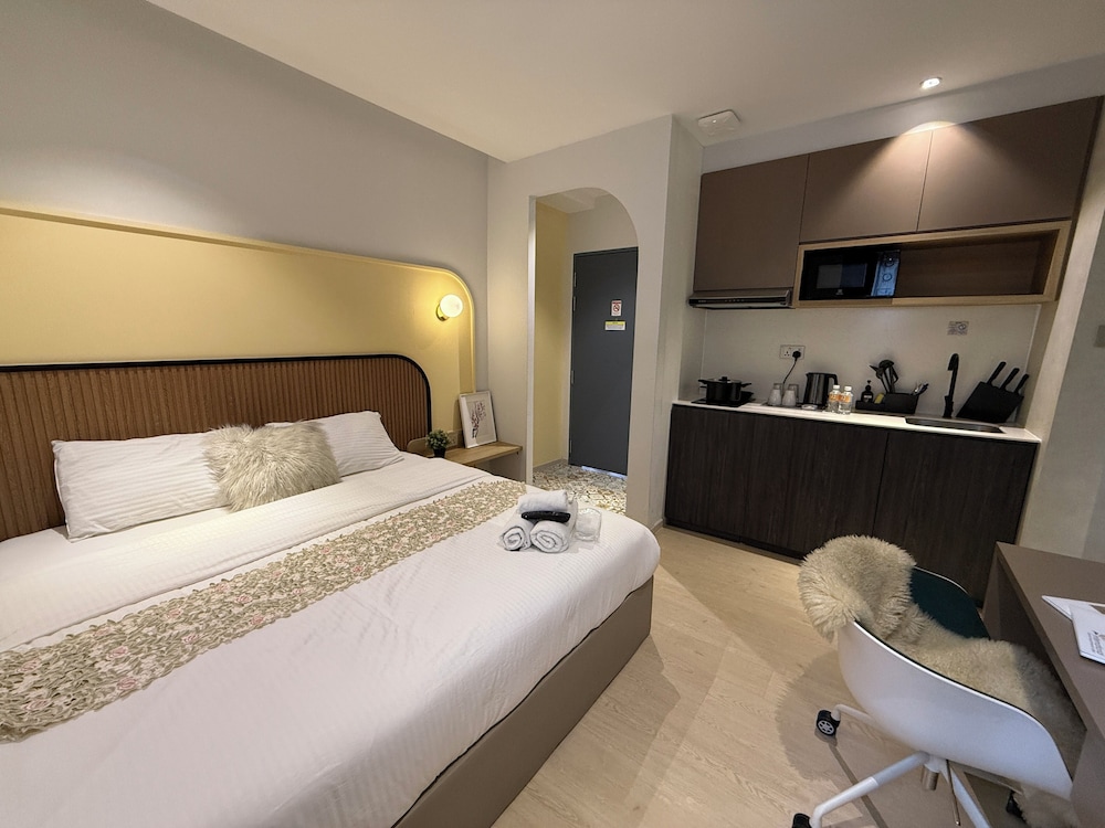 Superior Studio, 1 King Bed photo 1