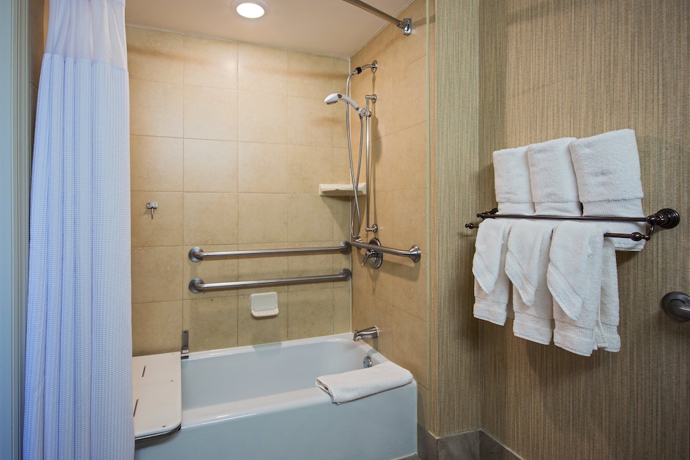 Standard Room, 2 Double Beds, Accessible (Accessible Tub) - Photo 8