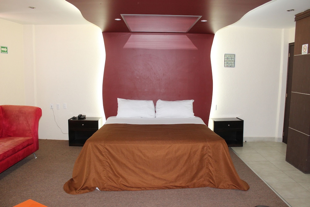 Suite, 1 King Bed, Non Smoking photo 1