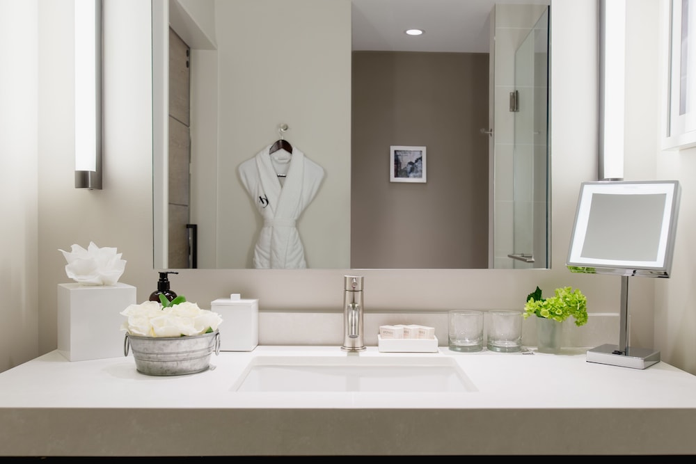 Executive Suite - Photo 5