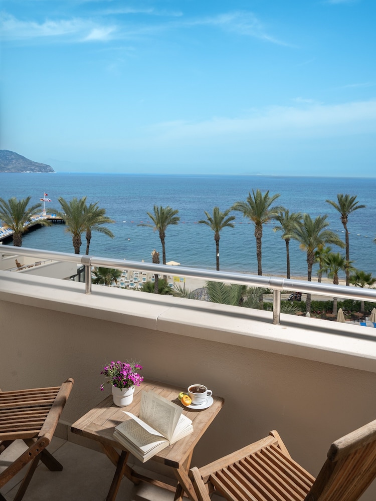 Standard Room, Sea View thumbnail 5