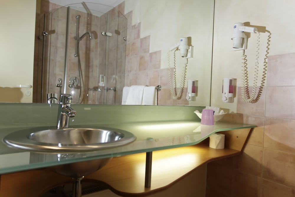 Standard Double or Twin Room - Photo 6