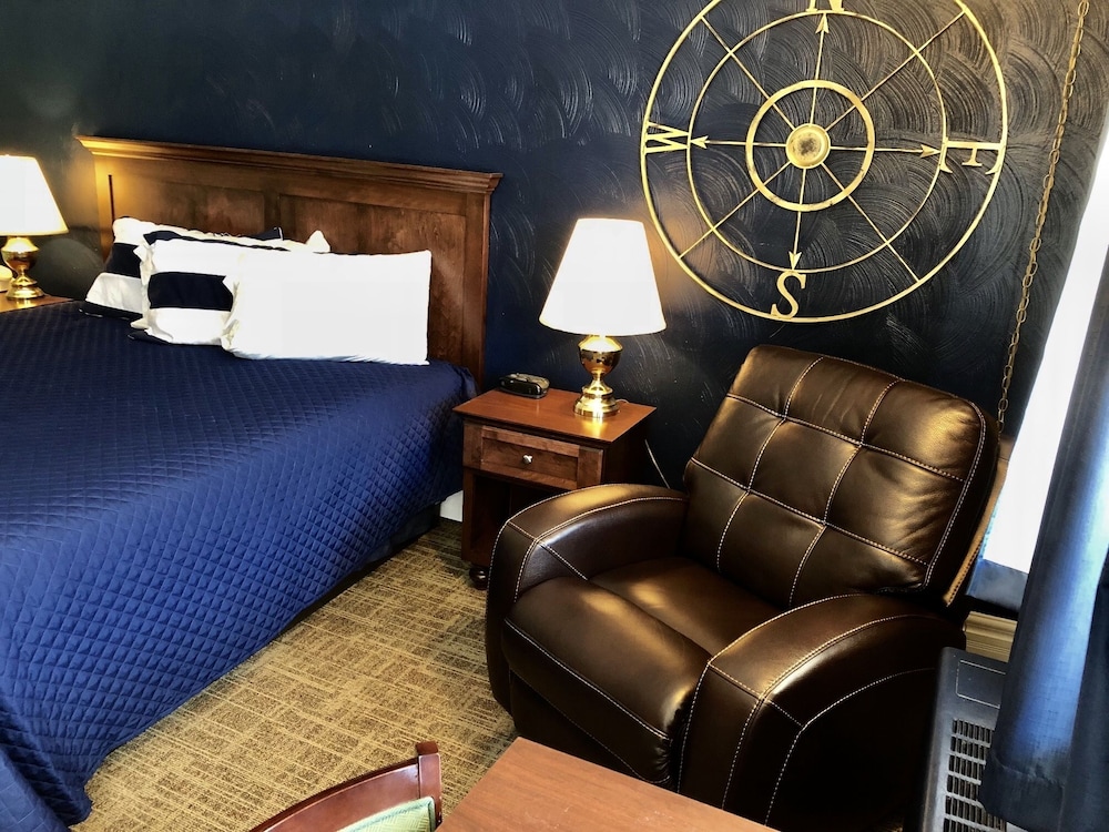 Premium Room, 1 King Bed photo 2