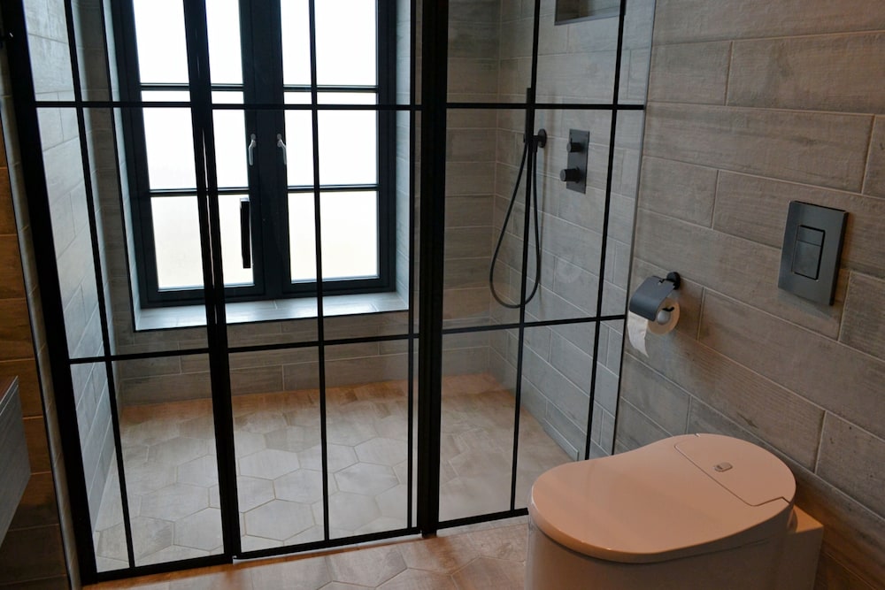 Suite - Photo 8