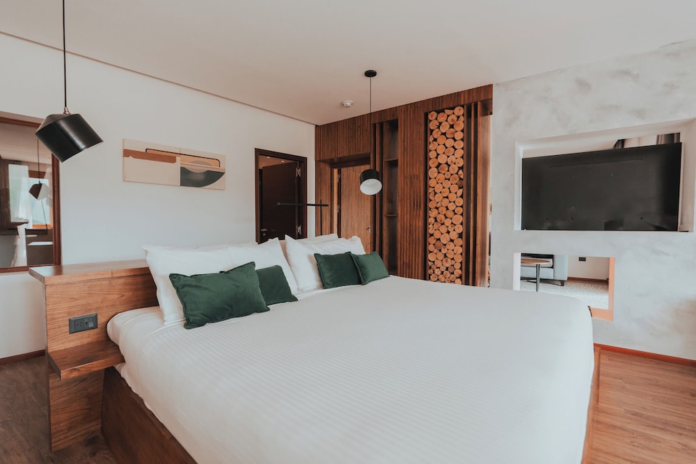 Suite, 1 King Bed (Spa Bath)