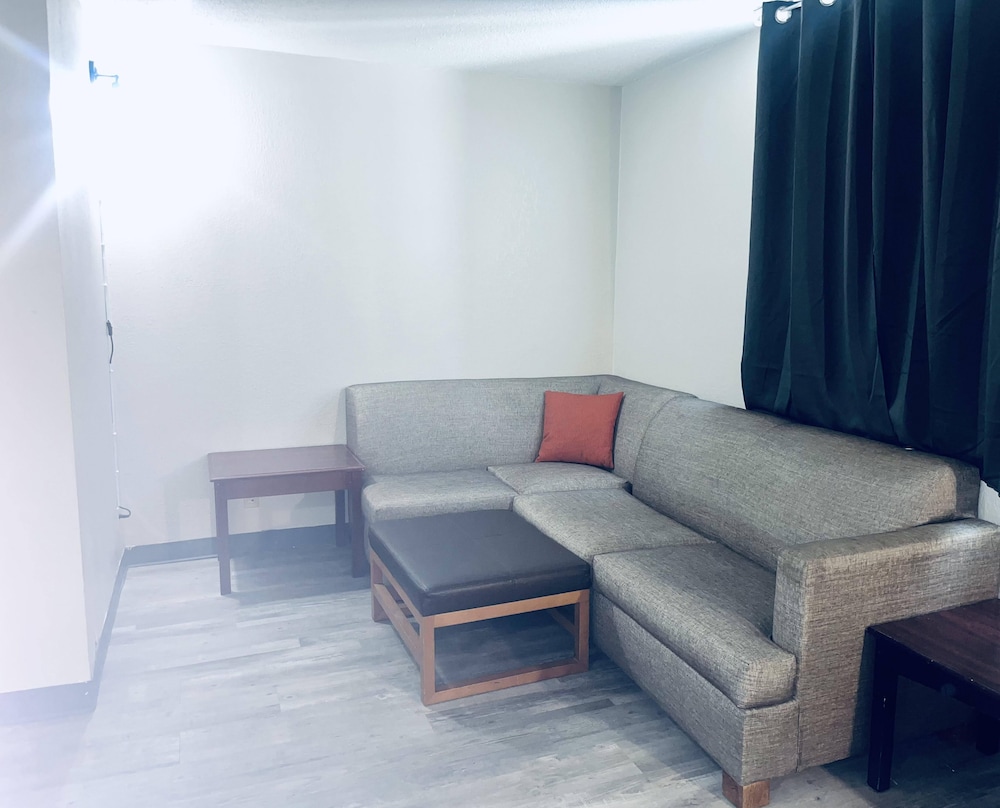 Suite, 1 King Bed, Non Smoking photo 2